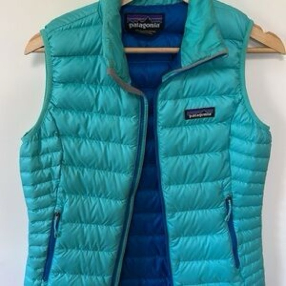 Patagonia Women’s XS 200 Down Puffer Vest- blue with purple interior - Picture 6 of 8